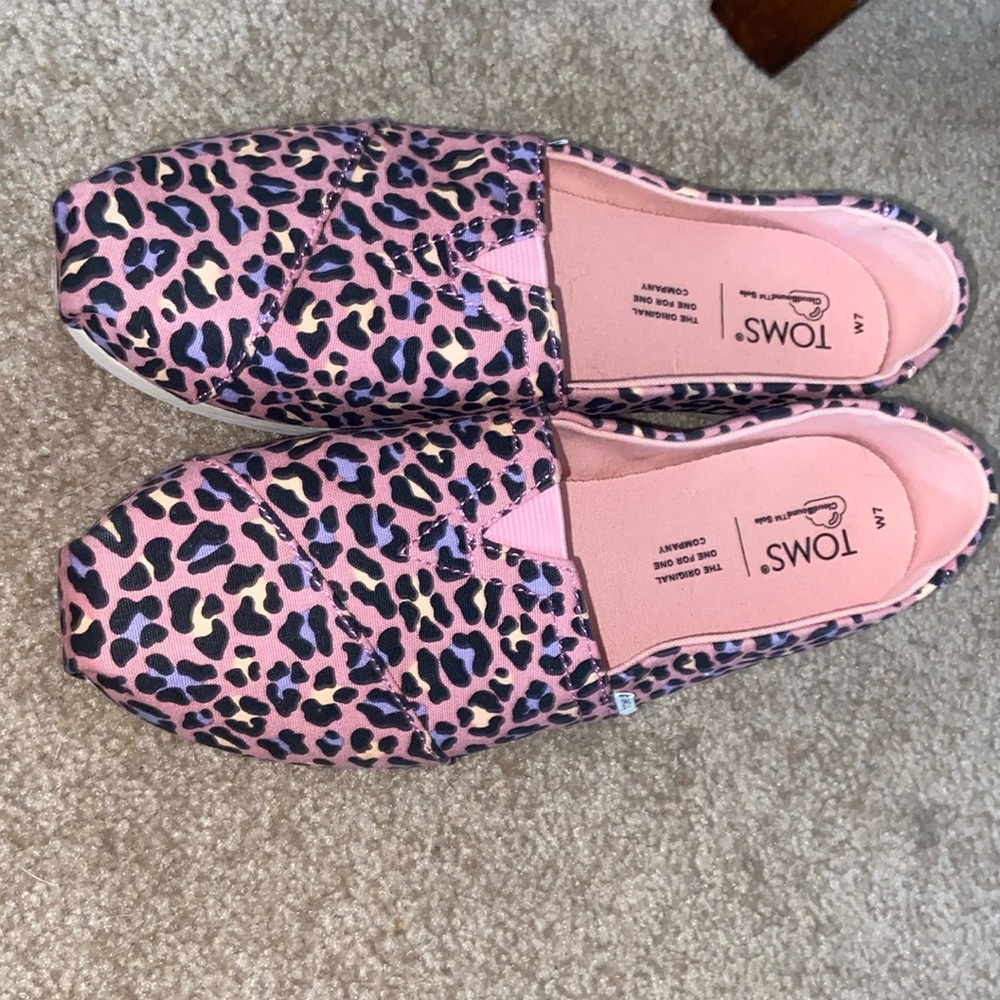 TOMS Women’s Alpargata Loafer Flat Pink Leopard size : w7